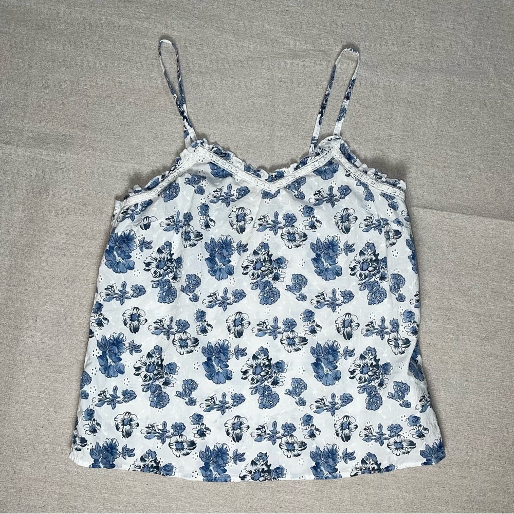 The Prairie by Rachel Ashwell | White & Blue Floral Lace Trimmed Cami | Medium